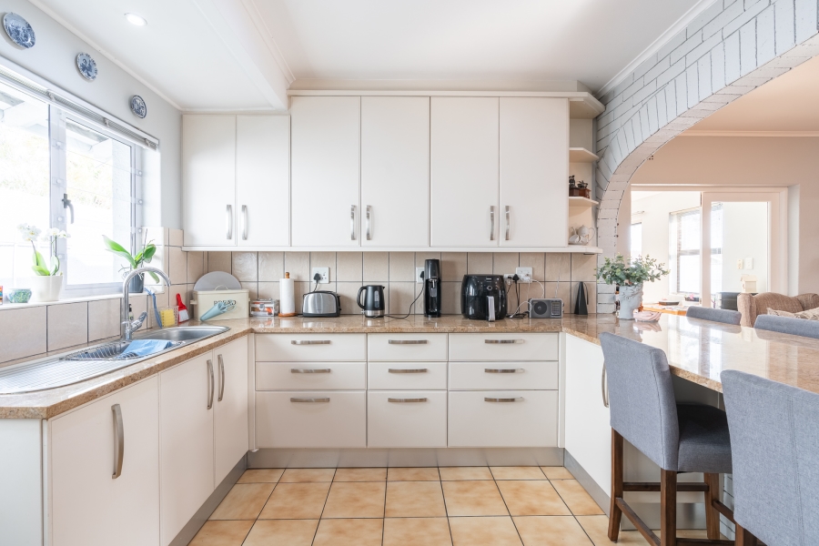 4 Bedroom Property for Sale in Edgemead Western Cape